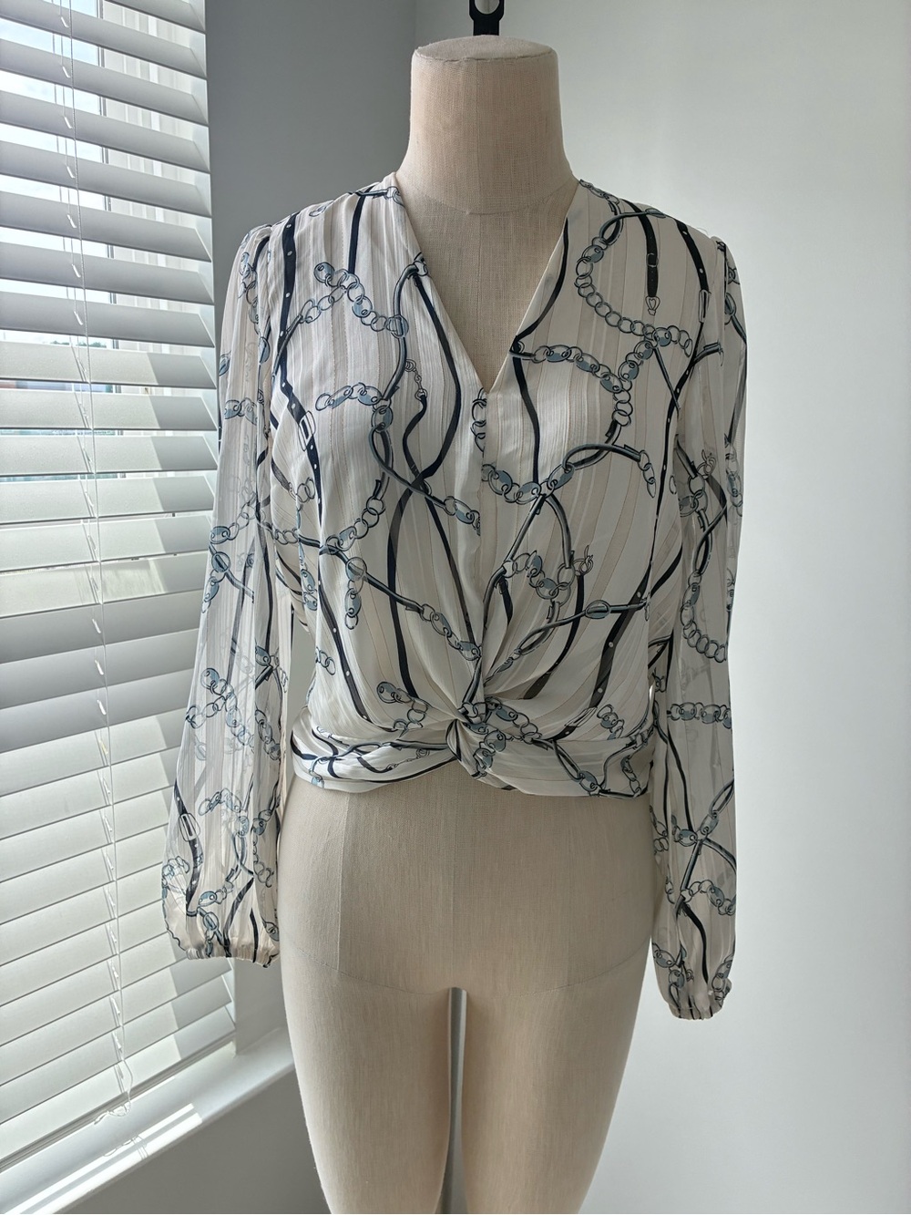 Autres Filles Women's Chain Belt Patterned V-Neck Knotted Long Sleeve Blouse